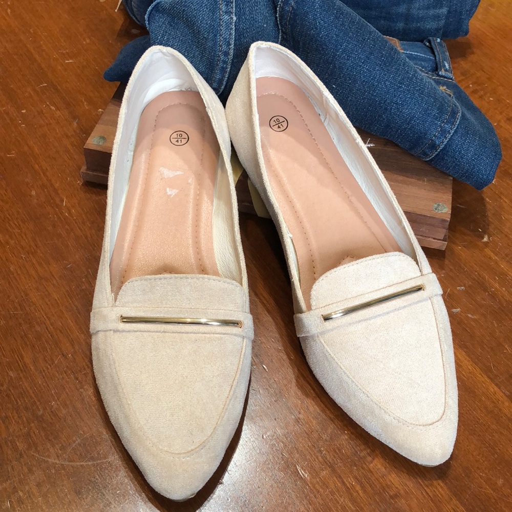 Size 10 beige flats
